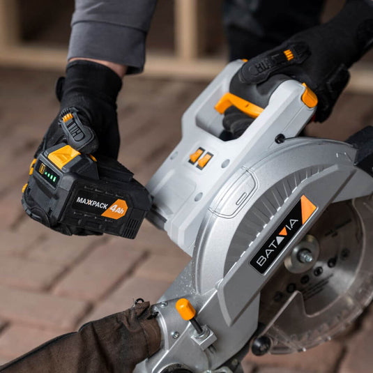 Cordless Sliding Mitre Saw 18V 216mm