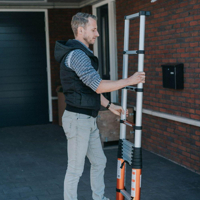 Load image into Gallery viewer, Giraffe® Air Telescopic Ladder 2.9m 9 steps
